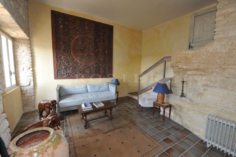 Maison de village à vendre   à flanc de colline avec vue Luberon