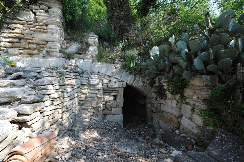 Maison de village à vendre   à flanc de colline avec vue Luberon