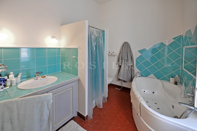 Maison de village rénovée au coeur d'un village perché du Luberon  