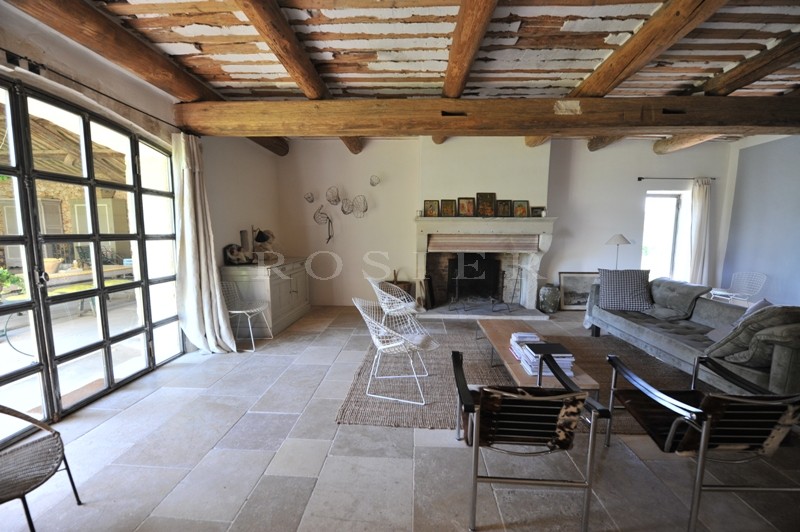 Mas ancien plein de charme en Luberon sur plus de 3 hectares 