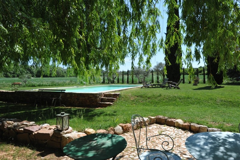 Mas ancien plein de charme en Luberon sur plus de 3 hectares 