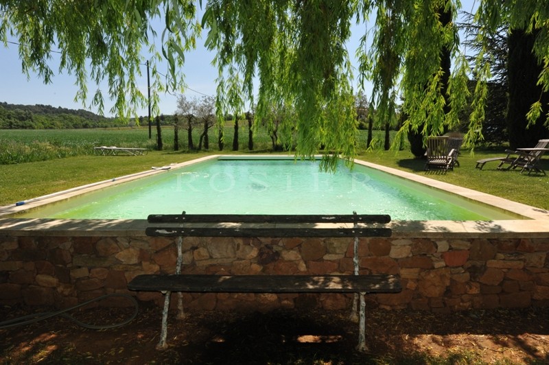 Mas ancien plein de charme en Luberon sur plus de 3 hectares 