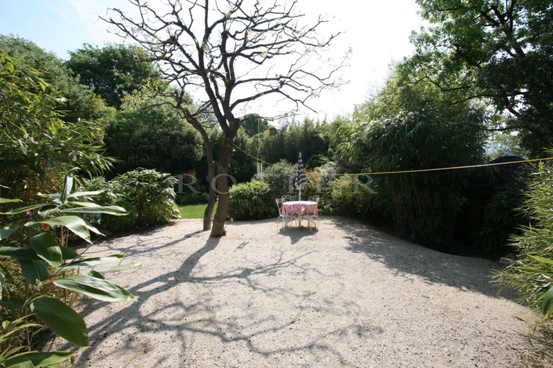 Maison avec piscine en bordure d'un village perché du Luberon  