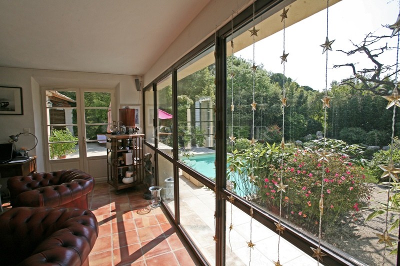 Maison avec piscine en bordure d'un village perché du Luberon  
