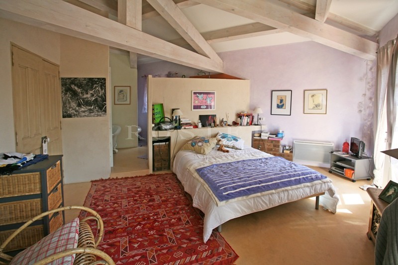 Maison avec piscine en bordure d'un village perché du Luberon  