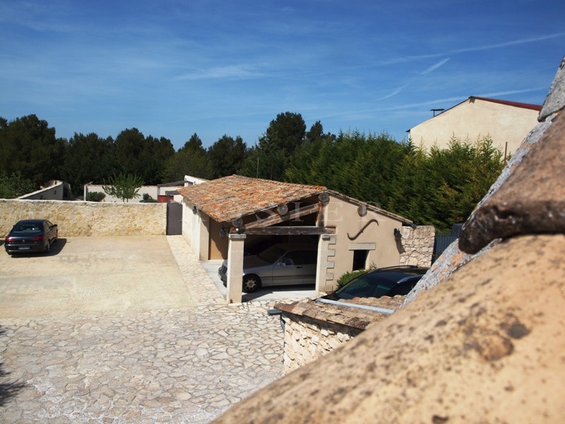 Maison avec piscine   proche Luberon