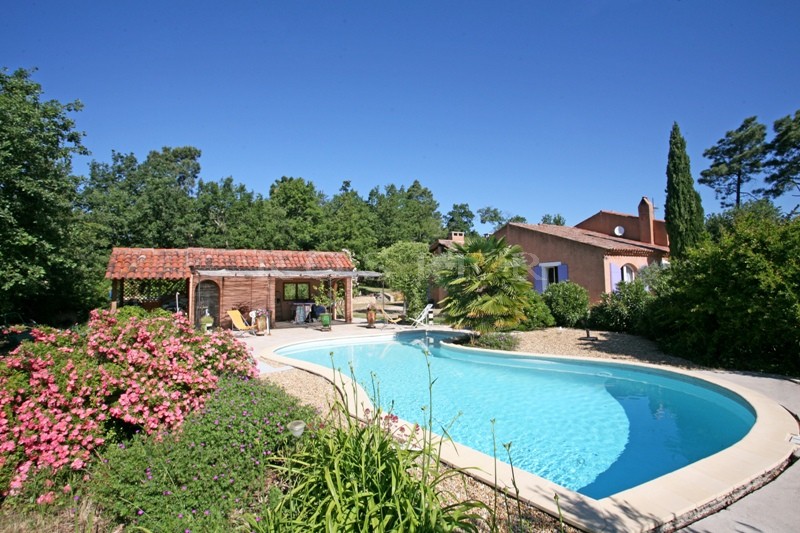 Maison avec piscine en Luberon   au calme et proche d'un village.