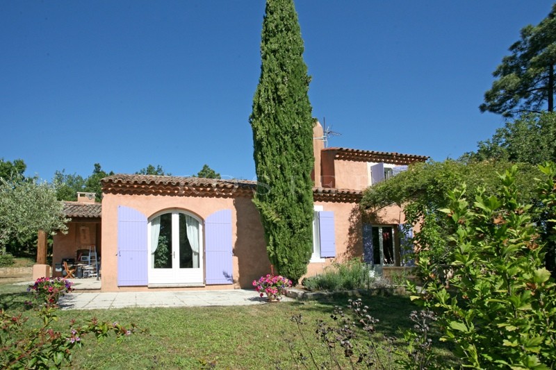 Maison avec piscine en Luberon   au calme et proche d'un village.