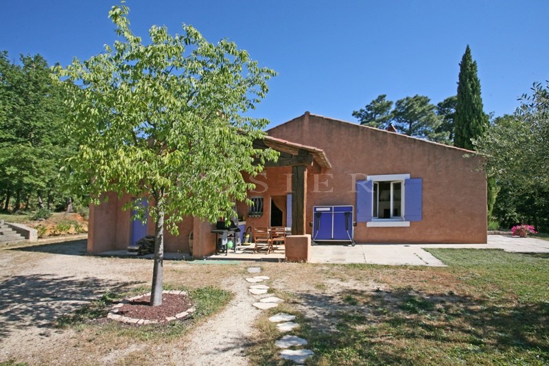 Maison avec piscine en Luberon   au calme et proche d'un village.