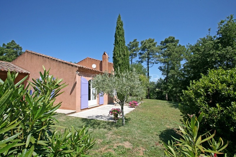 Maison avec piscine en Luberon   au calme et proche d'un village.