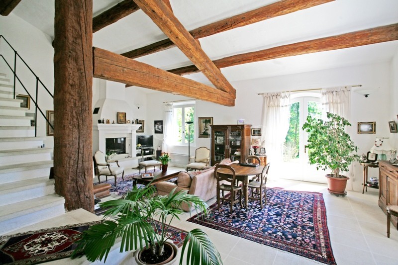 Maison avec piscine en Luberon   au calme et proche d'un village.