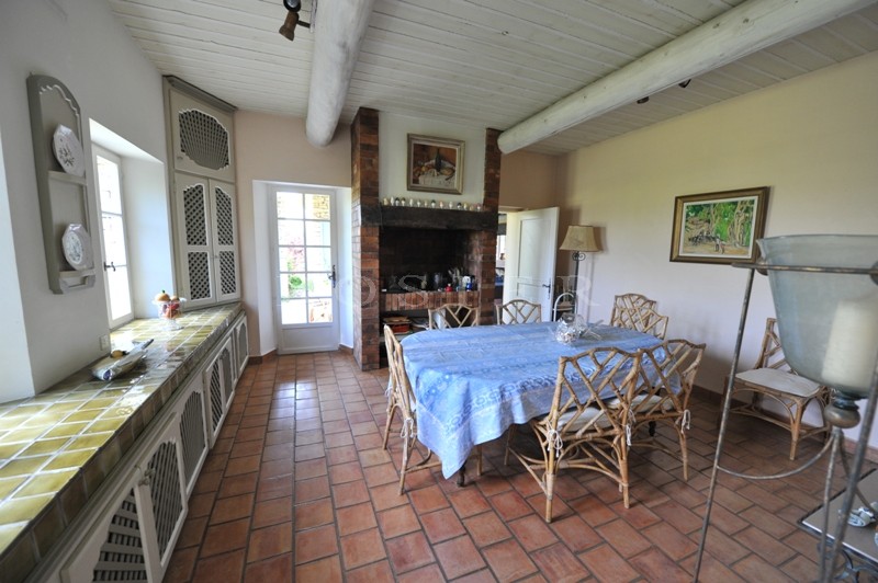 Belle maison en pierres avec vue dominante proche Luberon   