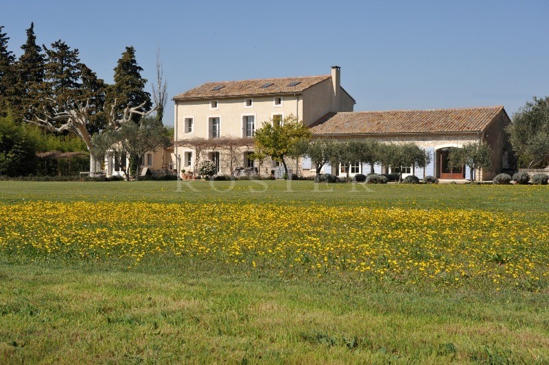 Mas ancien plein de charme entre Luberon et Alpilles  