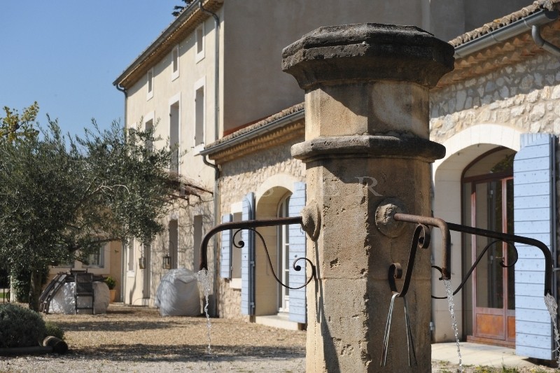Mas ancien plein de charme entre Luberon et Alpilles  
