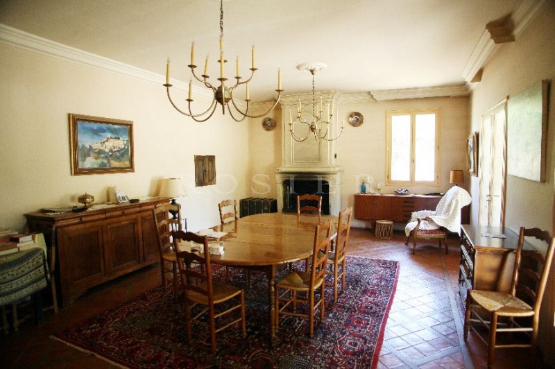 Belle bastide sur 2 hectares de terrain en Luberon   