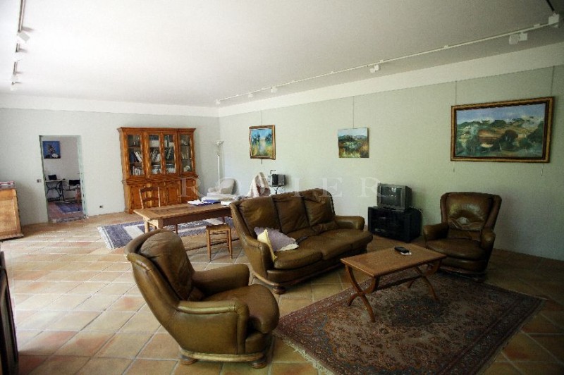 Belle bastide sur 2 hectares de terrain en Luberon   
