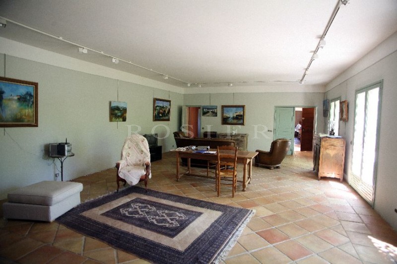 Belle bastide sur 2 hectares de terrain en Luberon   