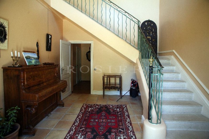 Belle bastide sur 2 hectares de terrain en Luberon   