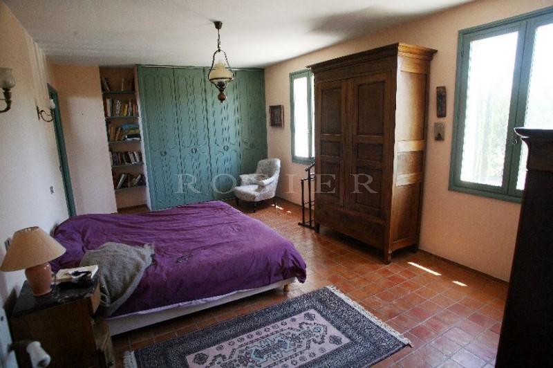 Belle bastide sur 2 hectares de terrain en Luberon   