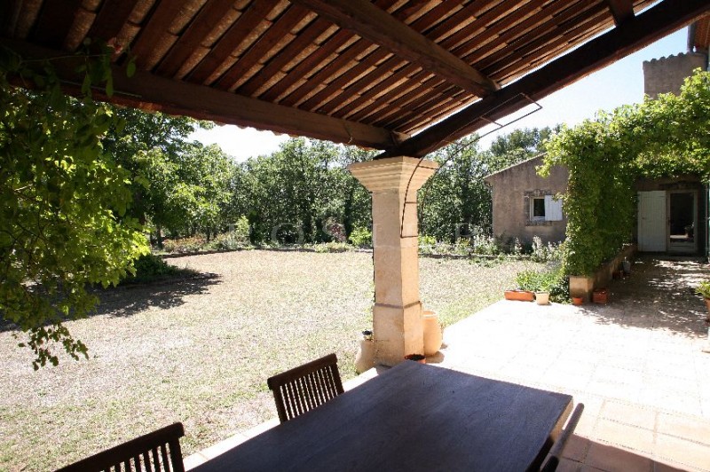 Belle bastide sur 2 hectares de terrain en Luberon   