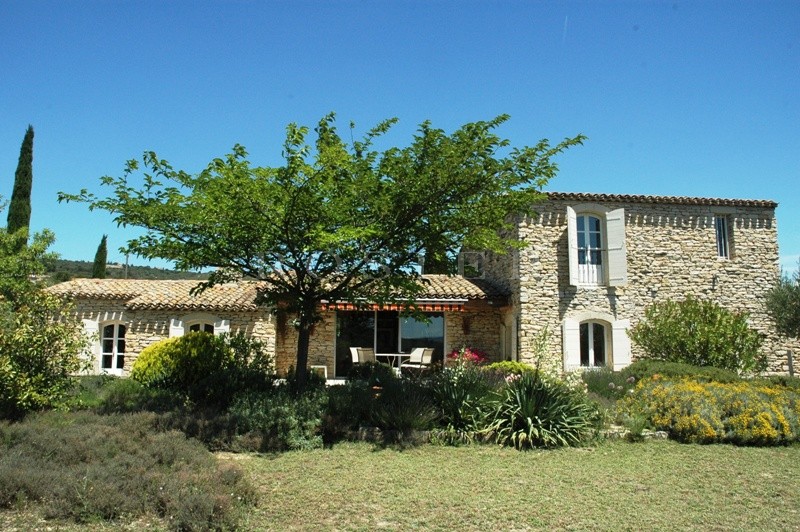 Maison en pierres avec vues exceptionnelles   en Luberon