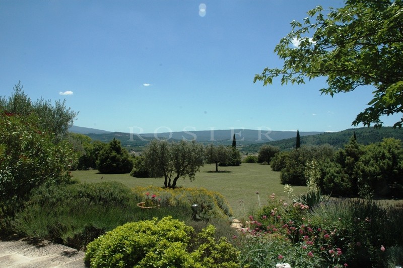Maison en pierres avec vues exceptionnelles   en Luberon