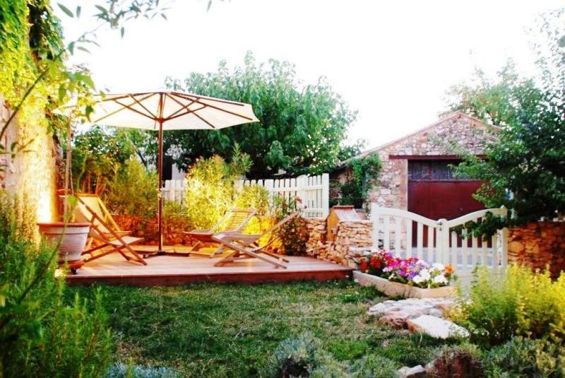 Mas ancien plein de charme   en Luberon