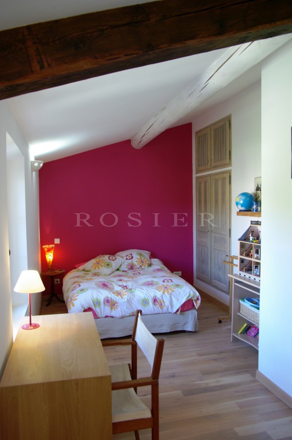Maison avec piscine en Luberon  bénificiant de belles vues par dessus les vignes.