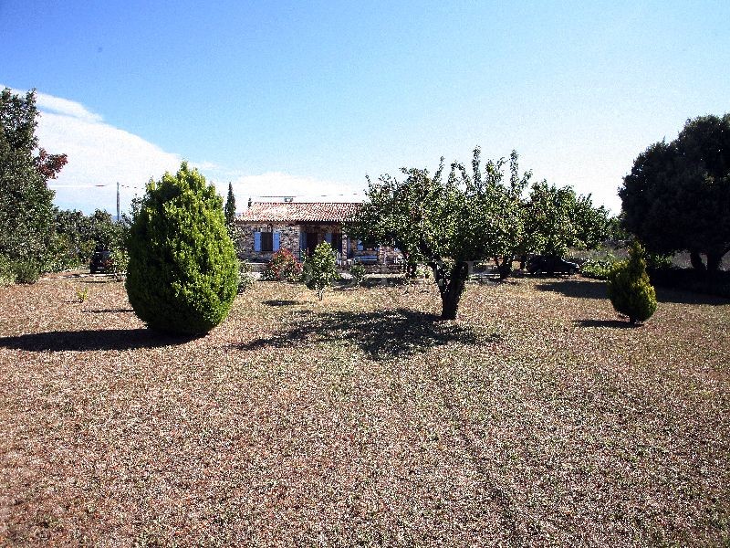 Maison en pierres  proche d'un village perché du Luberon  