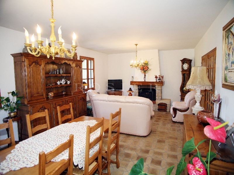 Maison en pierres  proche d'un village perché du Luberon  