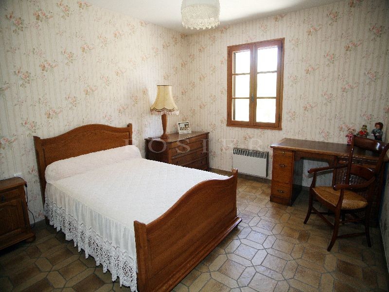 Maison en pierres  proche d'un village perché du Luberon  