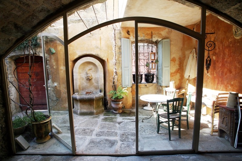 Luberon : au coeur d'un village recherché,   charmante demeure du 17ème siècle.