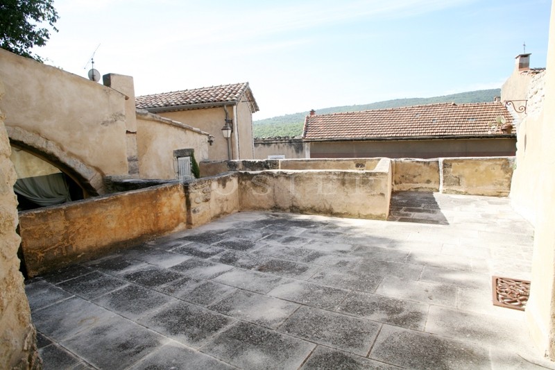 Luberon : au coeur d'un village recherché,   charmante demeure du 17ème siècle.