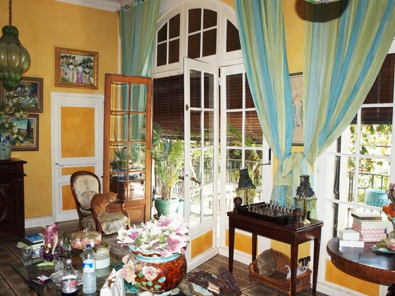 En Provence,entre Alpilles et Luberon,  luxueux hôtel particulier à vendre, avec terrasse et jardin,   