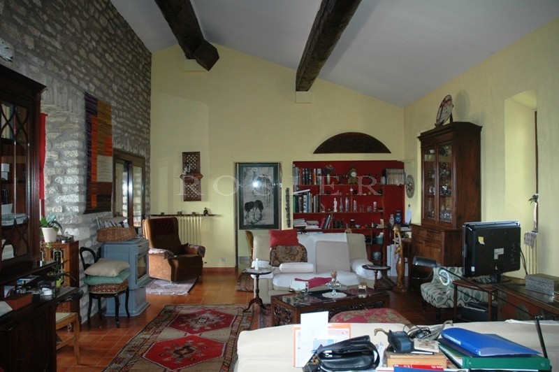 Luberon :   maison de qualité en pierres avec belles vues.