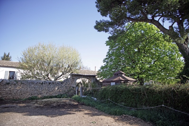Grand Mas Rénové avec Dépendances proche Gordes   