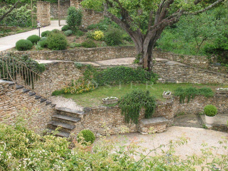 Au coeur de l'un des plus beaux villages de France,    maison traditionnelle de qualité à vendre