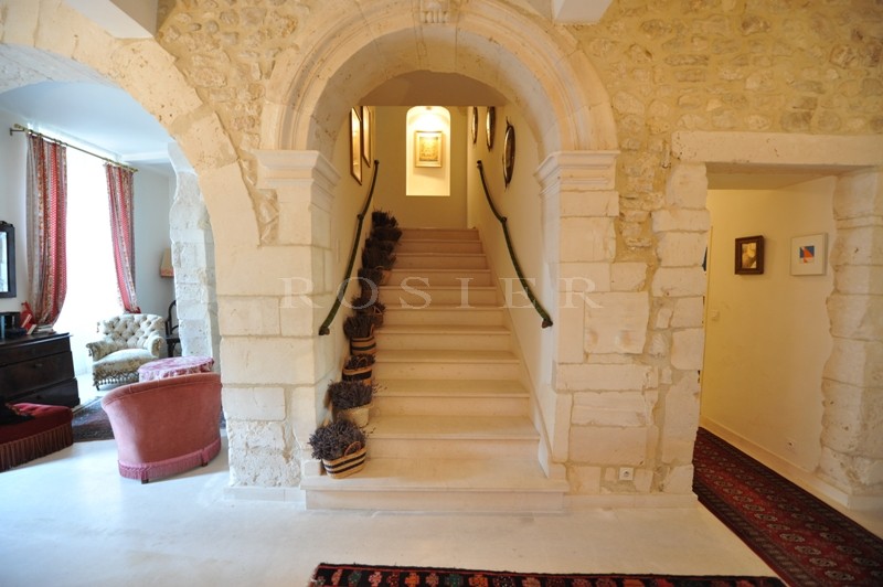 Exclusivité ROSIER : Au coeur d'un village du Luberon,  maison de maitre à vendre.