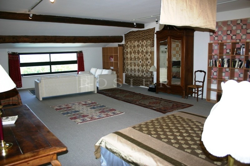 Exclusivité ROSIER : Au coeur d'un village du Luberon,  maison de maitre à vendre.