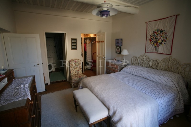 Luberon Nord :  Authentique maison de hameau à vendre par ROSIER   