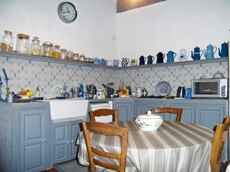 En Luberon,  à vendre, maison de village avec cour et garage  