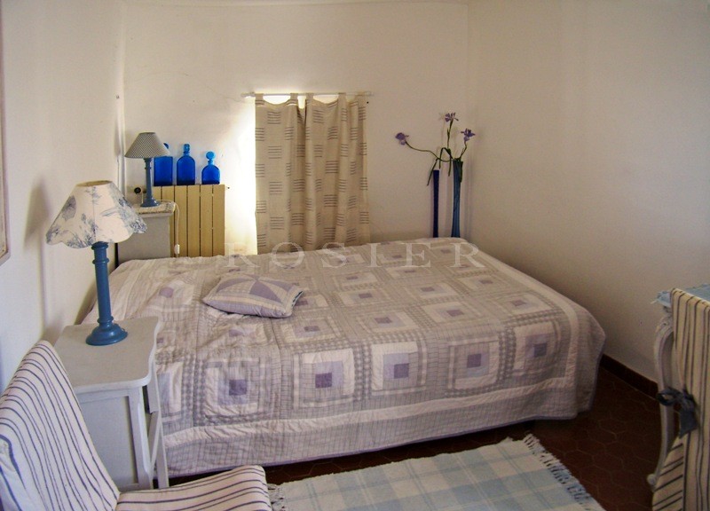 En Luberon,  à vendre, maison de village avec cour et garage  