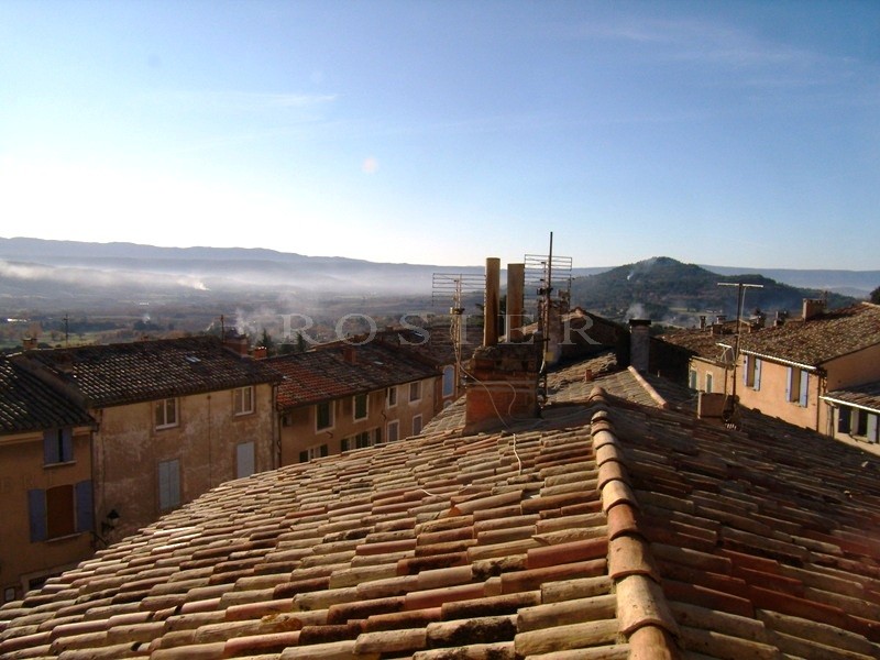 En Luberon,  à vendre, maison de village avec cour et garage  