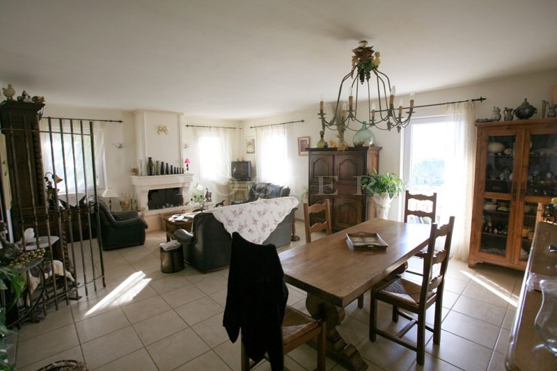 A proximité des villages perchés du Luberon,   à vendre, ensemble rénové avec possibilité d'un hôtel 2 ou 3 étoiles ou chambre d'hôtes 