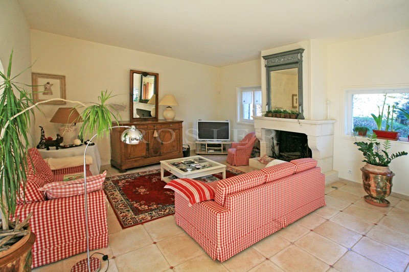 Maison en pierres à vendre à proximité d'un village perché du Luberon  