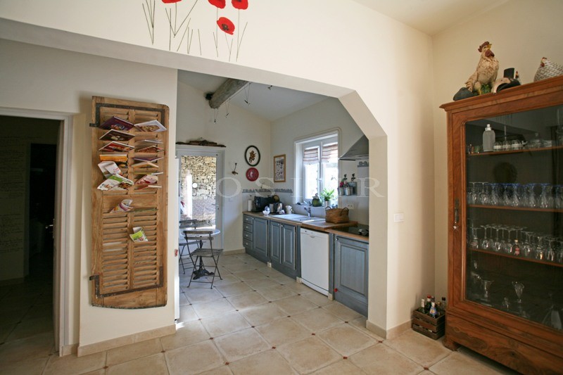 Maison en pierres à vendre à proximité d'un village perché du Luberon  