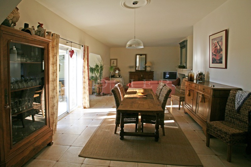 Maison en pierres à vendre à proximité d'un village perché du Luberon  