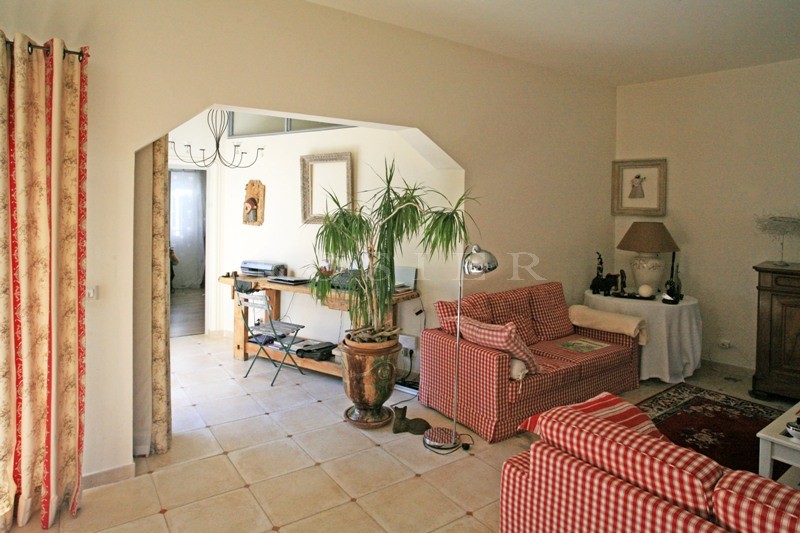 Maison en pierres à vendre à proximité d'un village perché du Luberon  