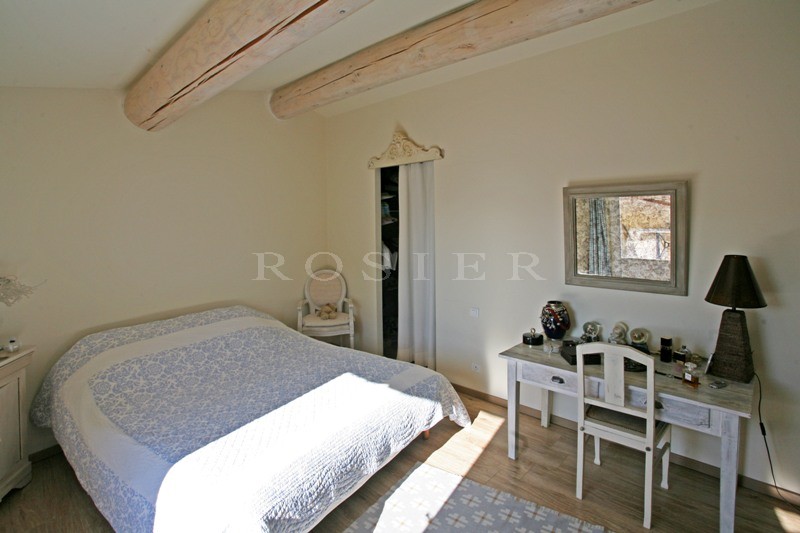 Maison en pierres à vendre à proximité d'un village perché du Luberon  