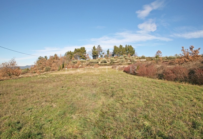 Maison traditionnelle au potentiel intéressant à vendre à proximité du Luberon.  
